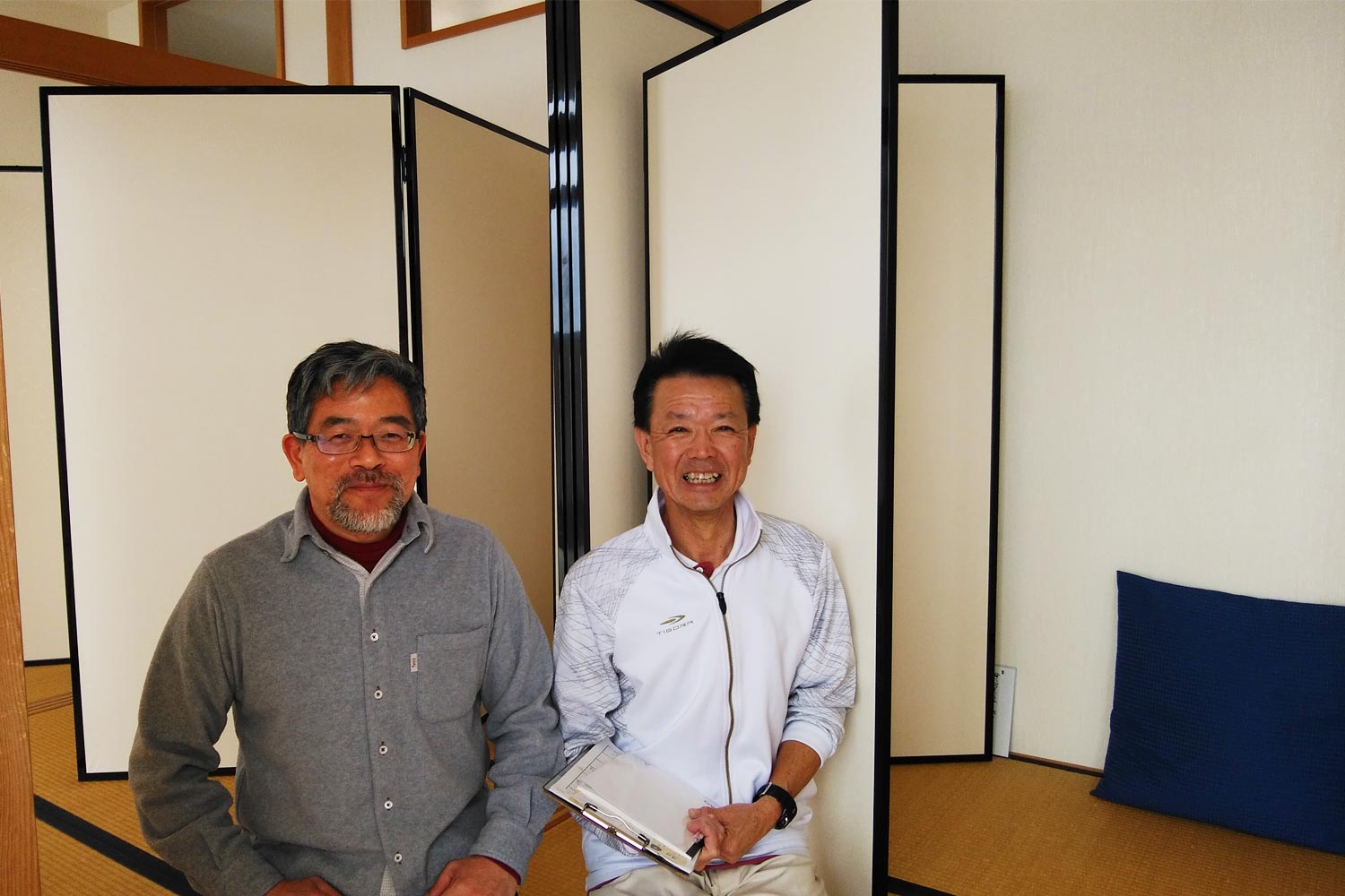 院長の永田 文隆先生（左）と、内観療法担当の高橋先生（右）。長島所長が撮影。
